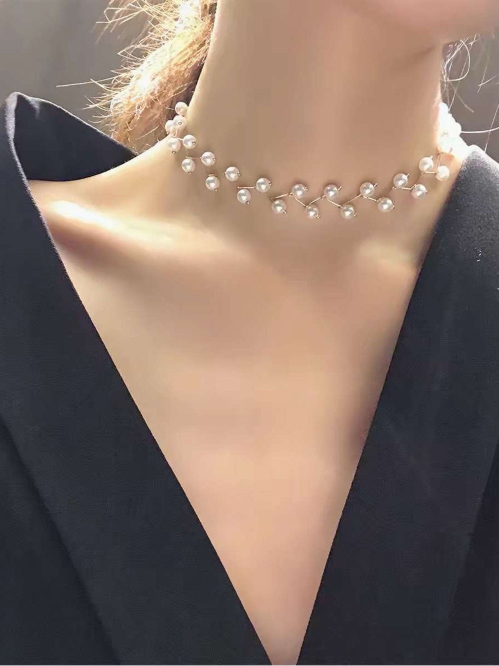 Elegant Pearl Branch Choker Necklace - White Pearls